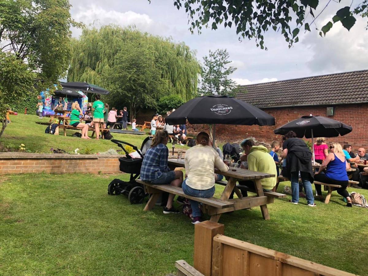 The Old Ship Inn Lowdham Esterno foto